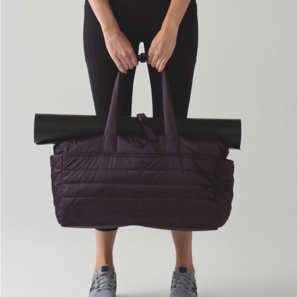 Lululemon get lost duffle bag in purple